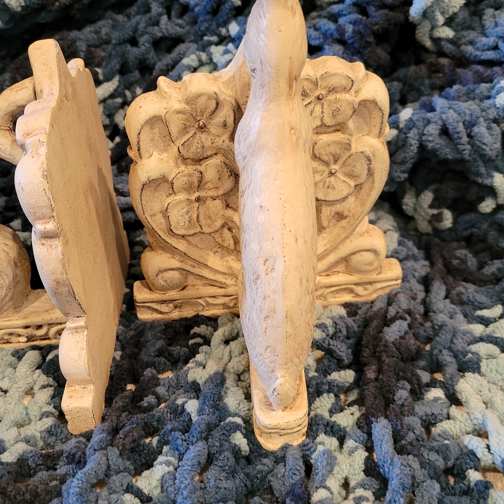 Charming Cream Rabbit Bookends. Cast Iron - Picture 5 of 6